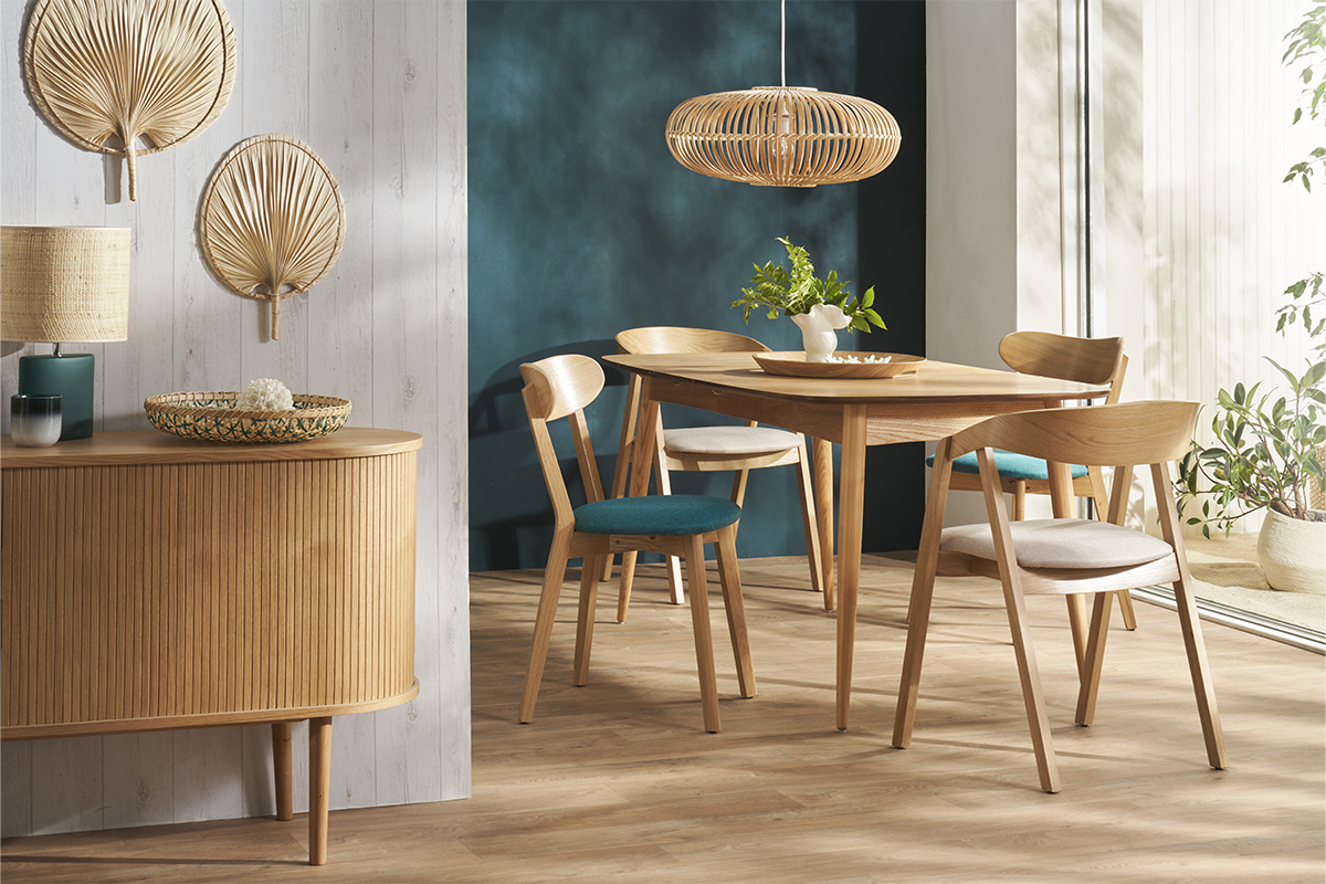 Chaises scandinaves empilables en bois clair ch�ne et tissu beige (lot de 2) LOVA