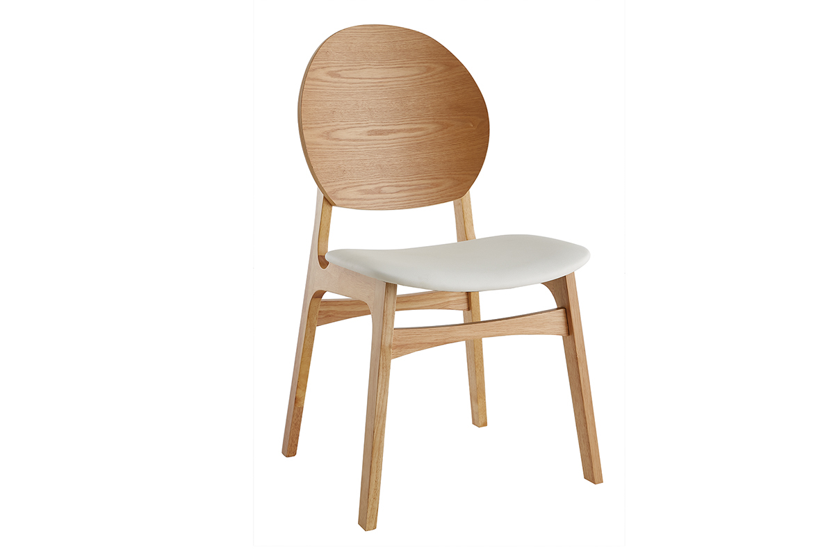 Chaise scandinave en bois clair avec assise blanche, vue de trois quarts.
