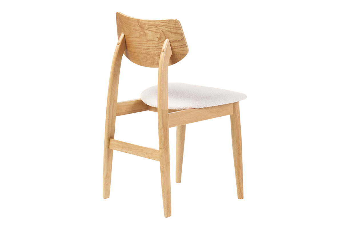 Chaise scandinave en bois clair avec assise tissu effet laine boucl�e, vue de profil arri�re.
