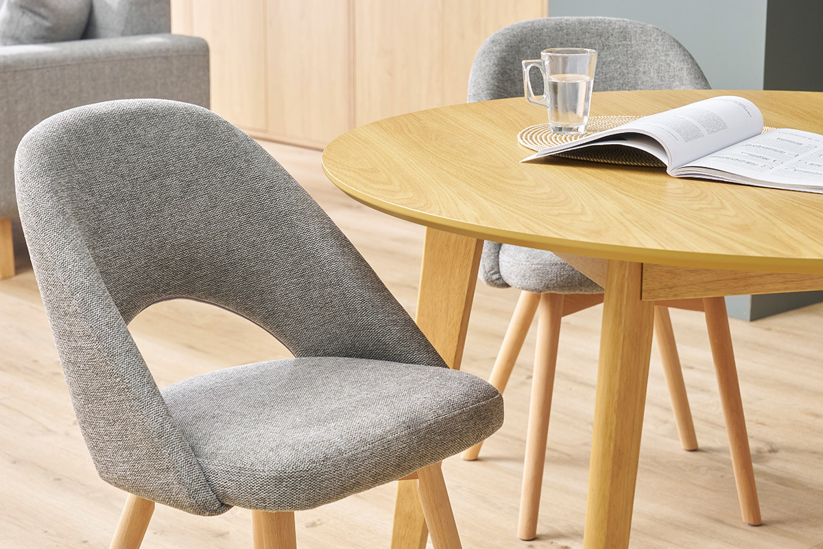 Chaises scandinaves en tissu effet velours textur� gris et bois clair (lot de 2) COSETTE