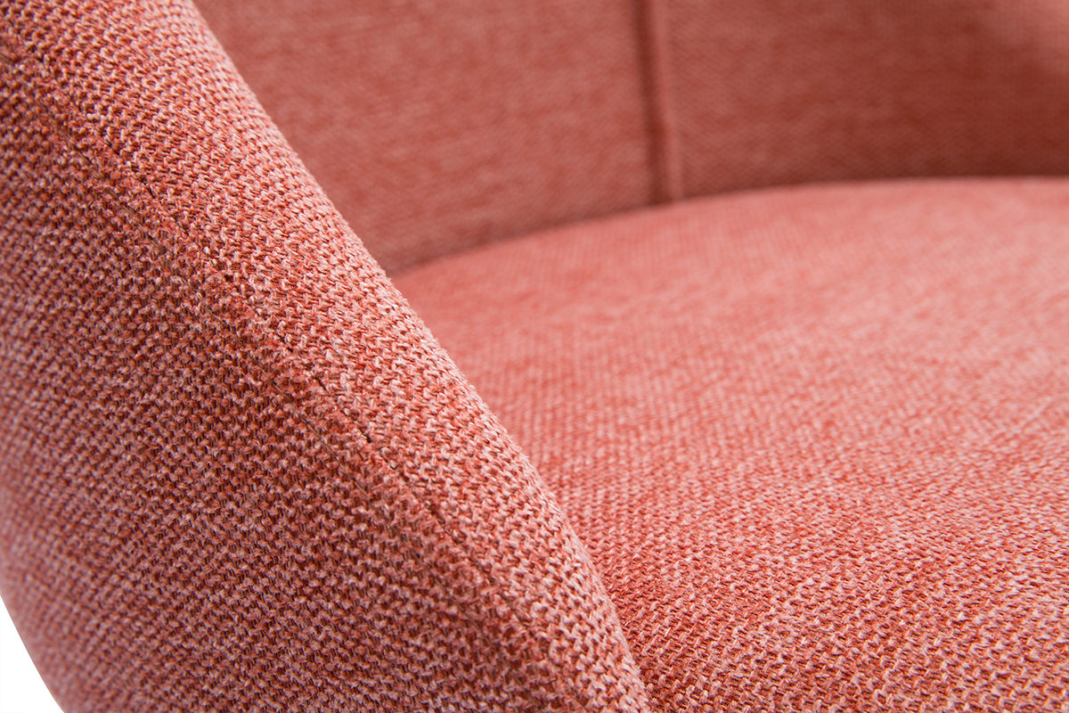 Gros plan sur le tissu effet velours textur� terracotta d'une chaise HIGGINS.