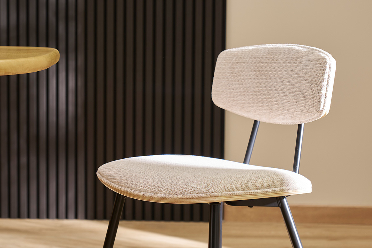 Chaises vintage en bois clair ch�ne assises tissu chenille beige et m�tal noir (lot de 2) JOLINE