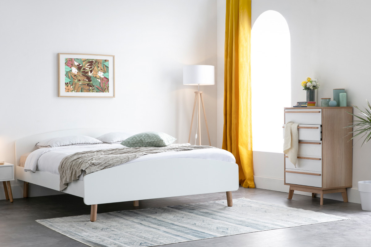 Chambre avec commode HELIA � 5 tiroirs, vue de face.