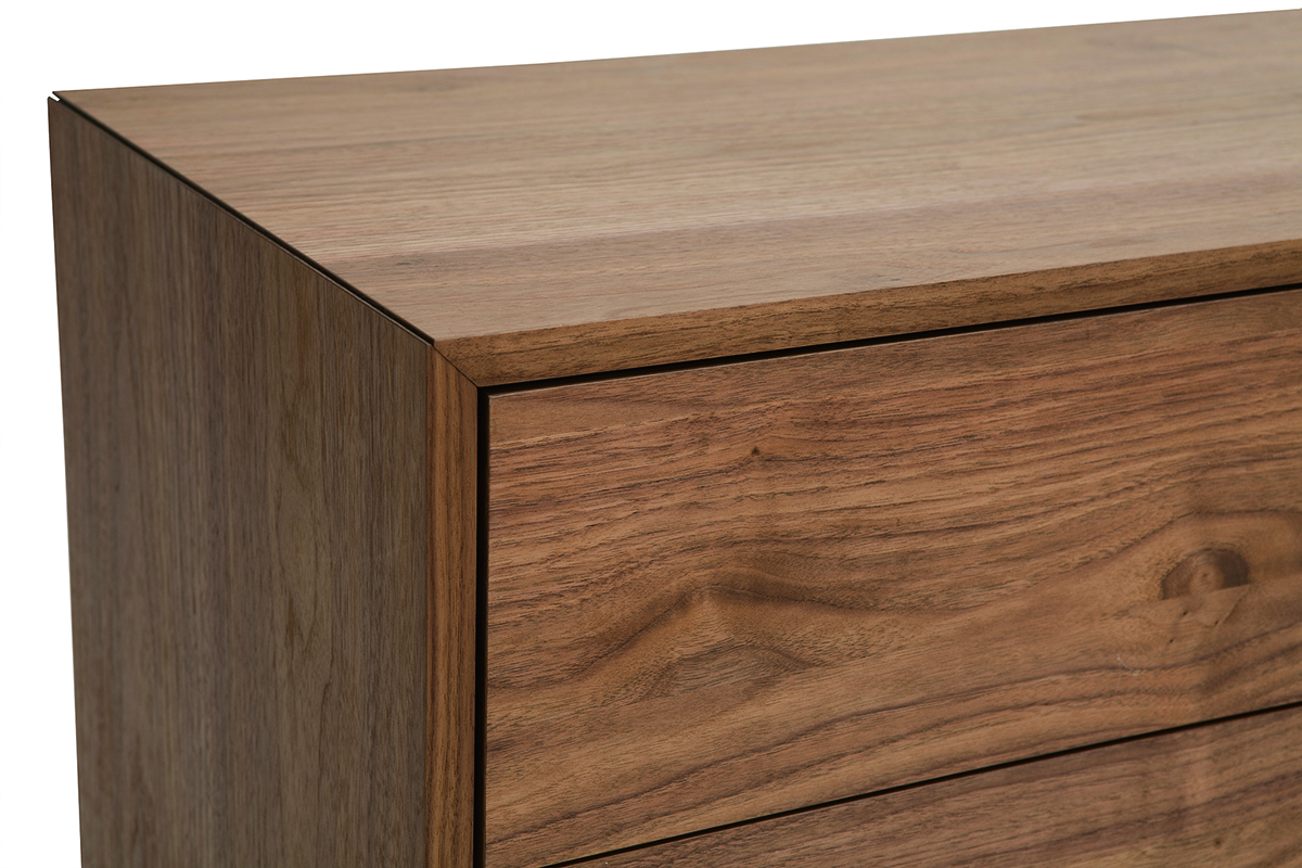 Commode en bois fonc� noyer, d�tail angle, 6 tiroirs, m�tal noir, mod�le MANNY 120 cm.