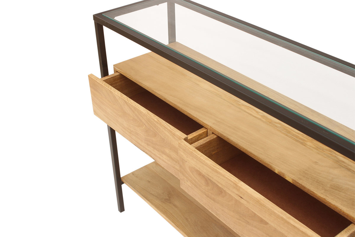 Console en bois clair manguier massif avec plateau en verre et deux tiroirs, vue de dessus.