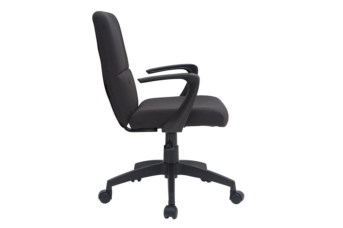 Fauteuil de bureau noir � roulettes, vue de c�t�.