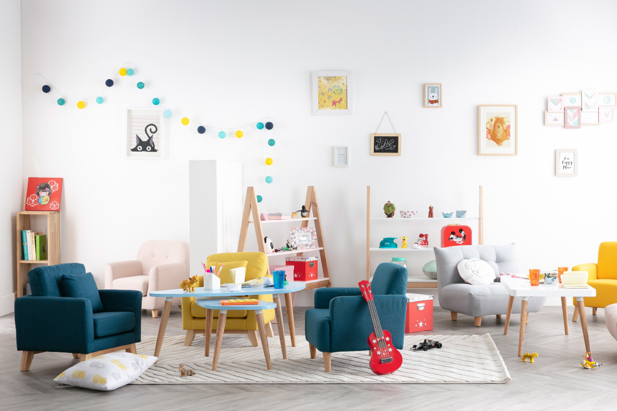 Fauteuil enfant scandinave en tissu menthe � l'eau et bois clair NORKID
