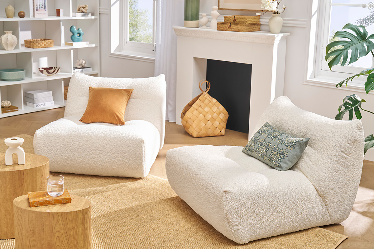 Fauteuil lounge en tissu bouclette blanc cass� BUMPY