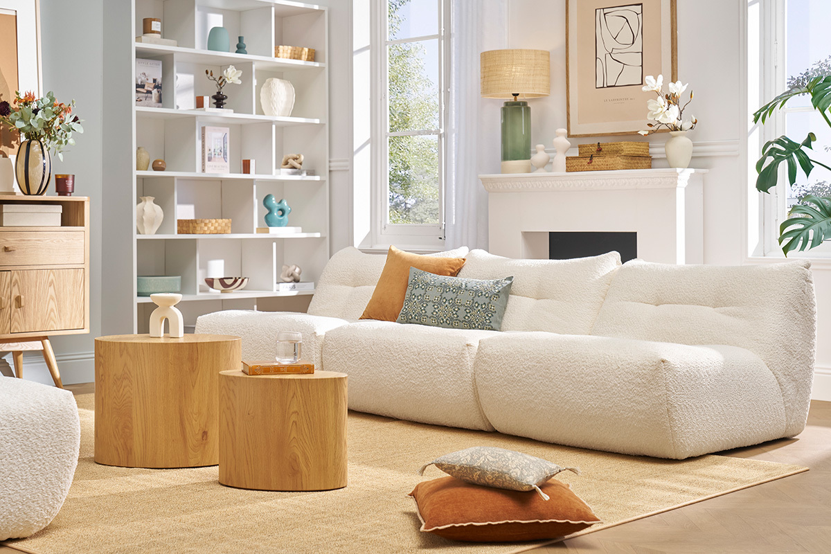 Fauteuil lounge en tissu bouclette blanc cass� BUMPY