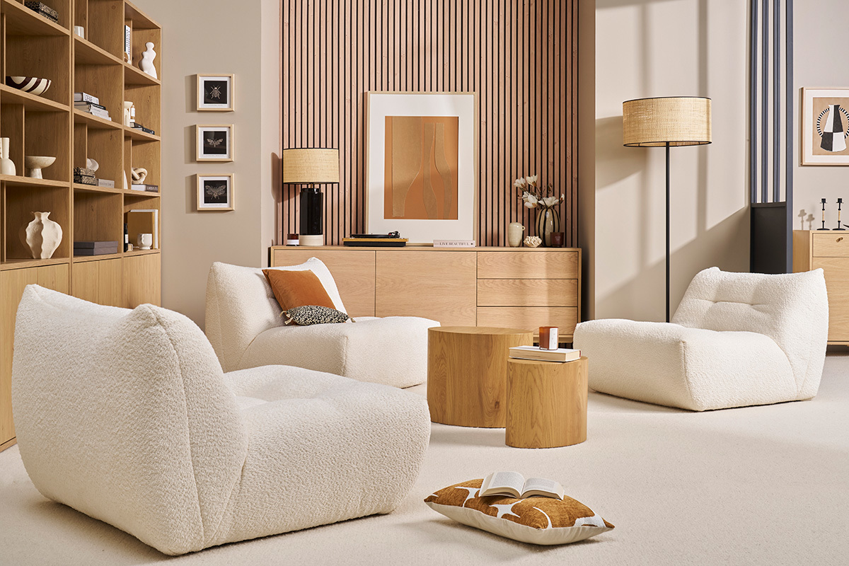 Fauteuil lounge en tissu bouclette blanc cass� BUMPY