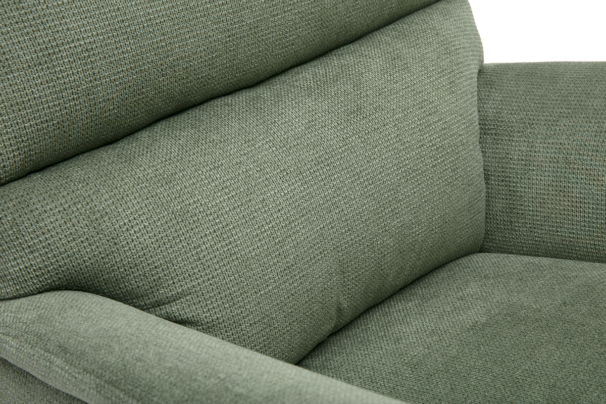 Fauteuil en tissu chenille vert kaki, vue rapproch�e du dossier et de l'accoudoir.