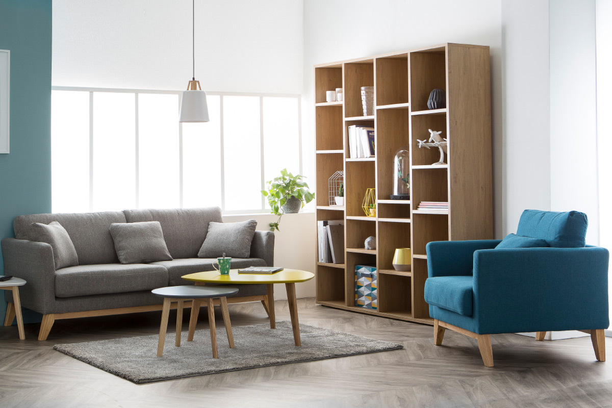 Fauteuil scandinave d�houssable en tissu bleu canard et bois clair OSLO