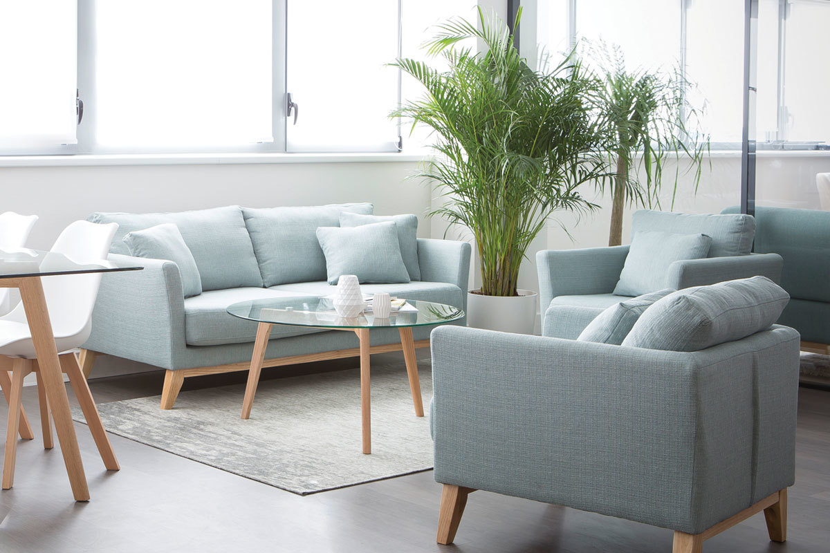 Fauteuil scandinave d�houssable en tissu vert lagon et bois clair OSLO