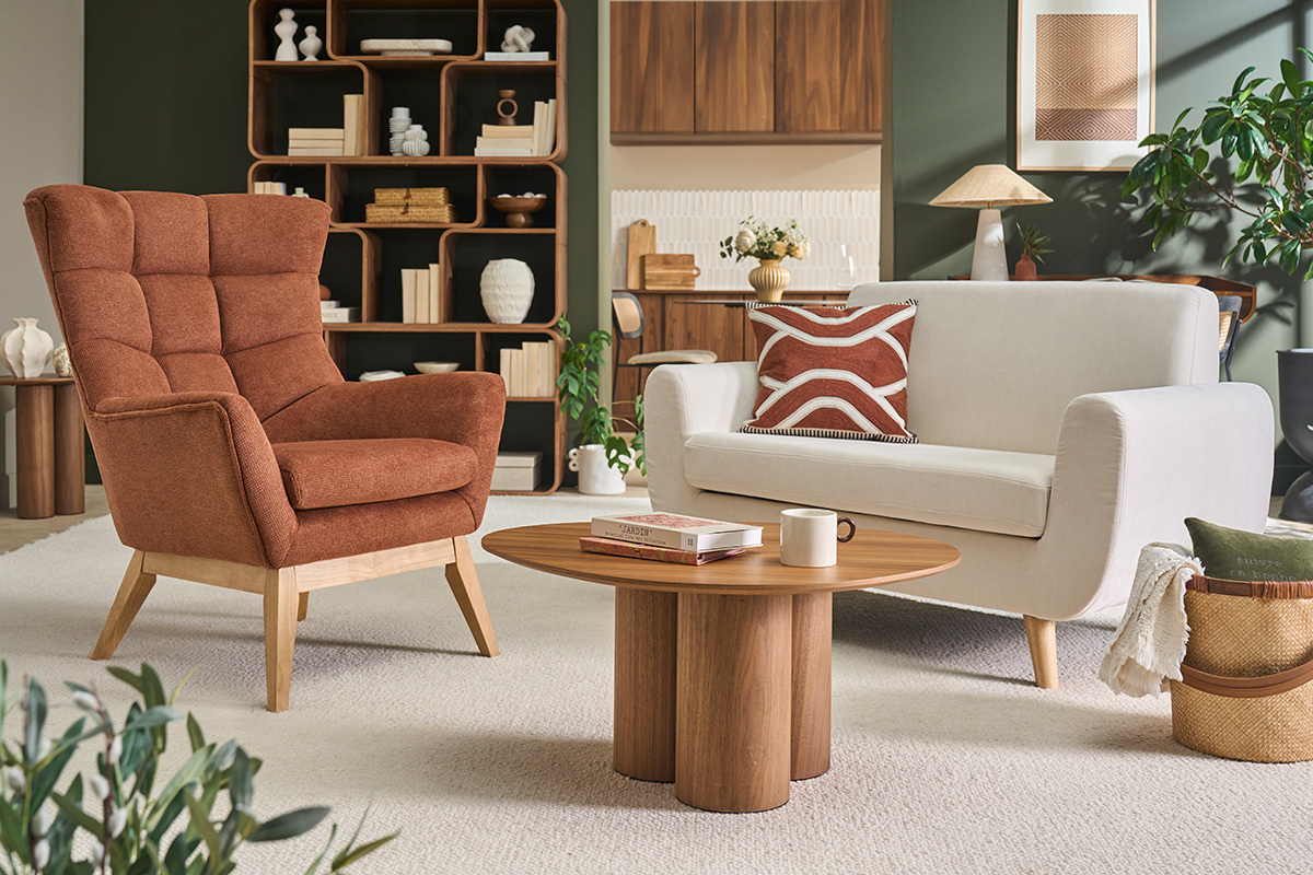 Fauteuil scandinave en tissu chenille terre br�l�e et bois clair BRODY