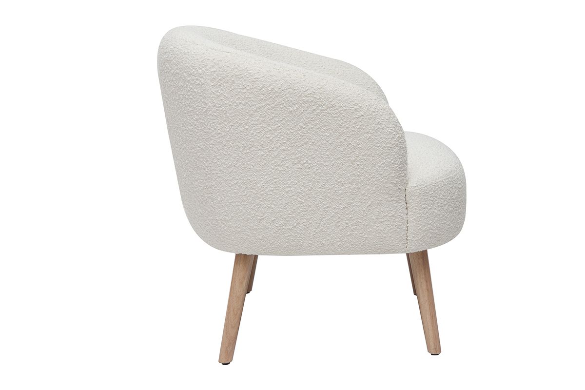 Fauteuil scandinave en tissu effet laine boucl�e blanc cass� et bois clair MAGGIE