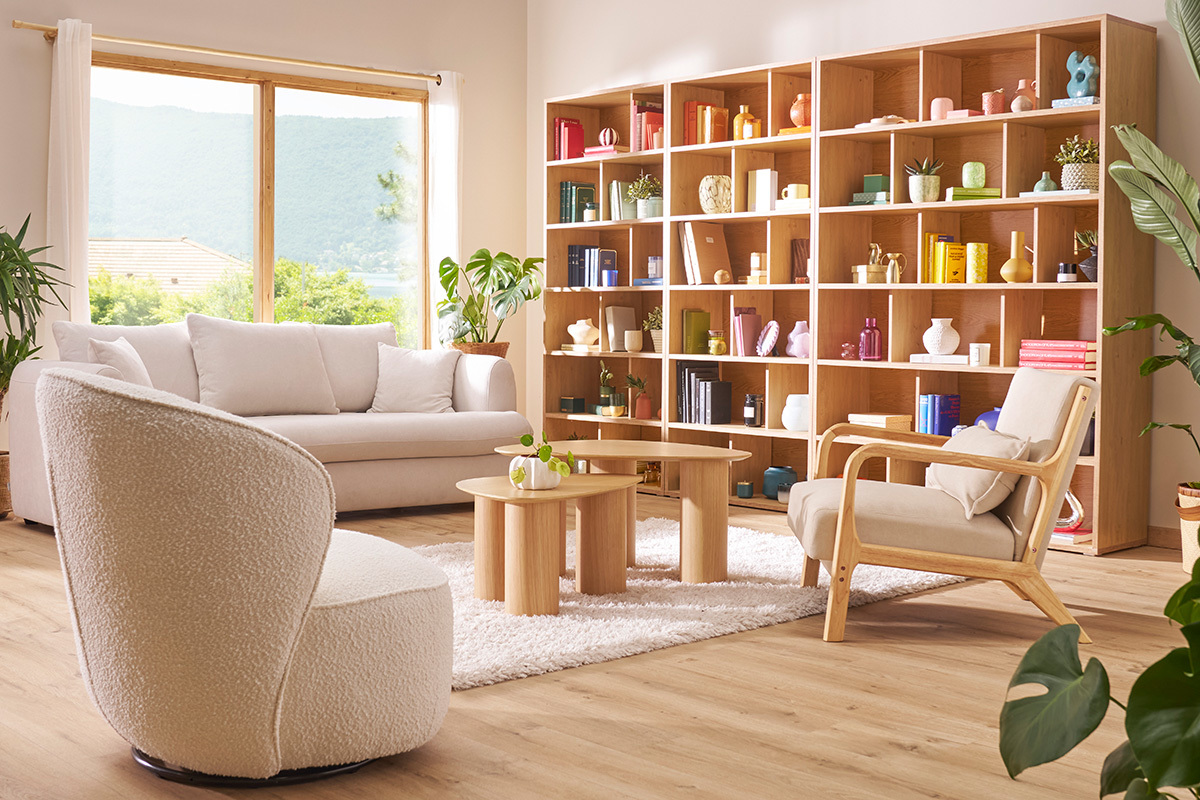 Fauteuil scandinave en tissu effet velours beige et bois clair massif DERRY