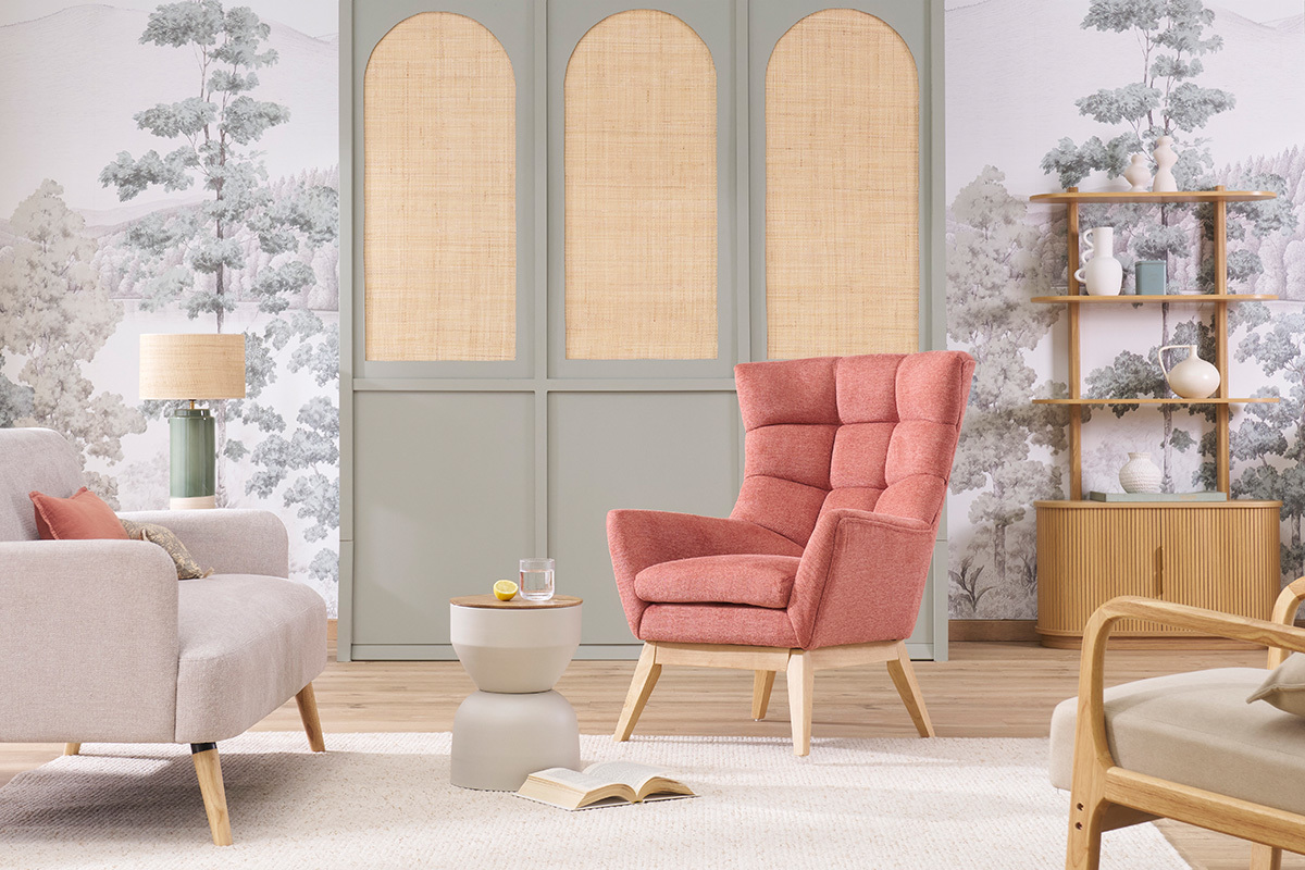 Fauteuil scandinave en tissu effet velours textur� terracotta et bois clair BRODY