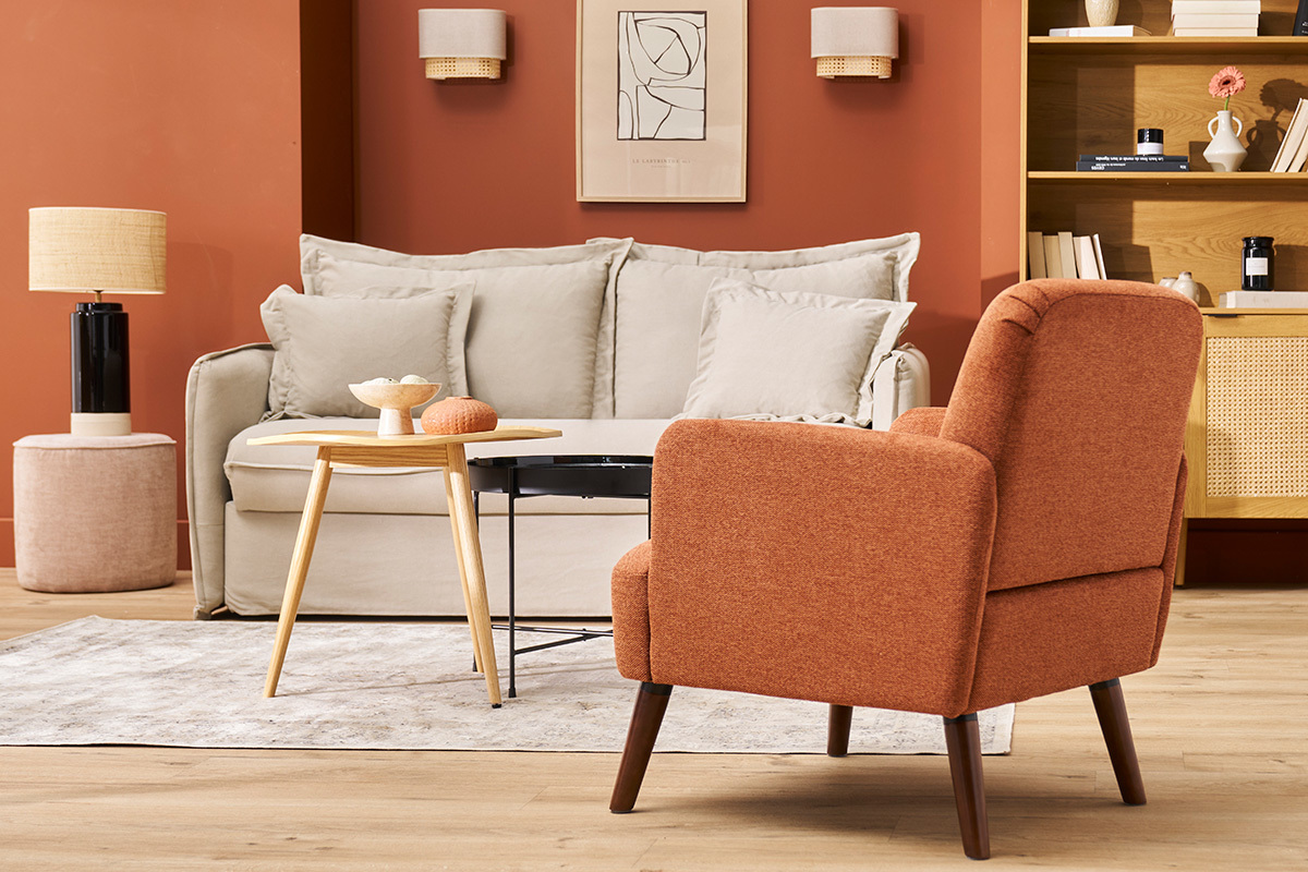 Fauteuil scandinave en tissu effet velours textur� terre br�l�e et bois fonc� ISKO