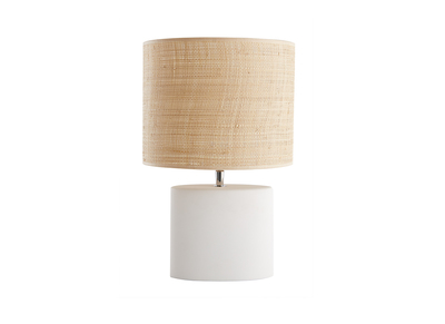Lampe &agrave; poser en c&eacute;ramique blanc mat et abat-jour en raphia naturel H40 cm TIGA