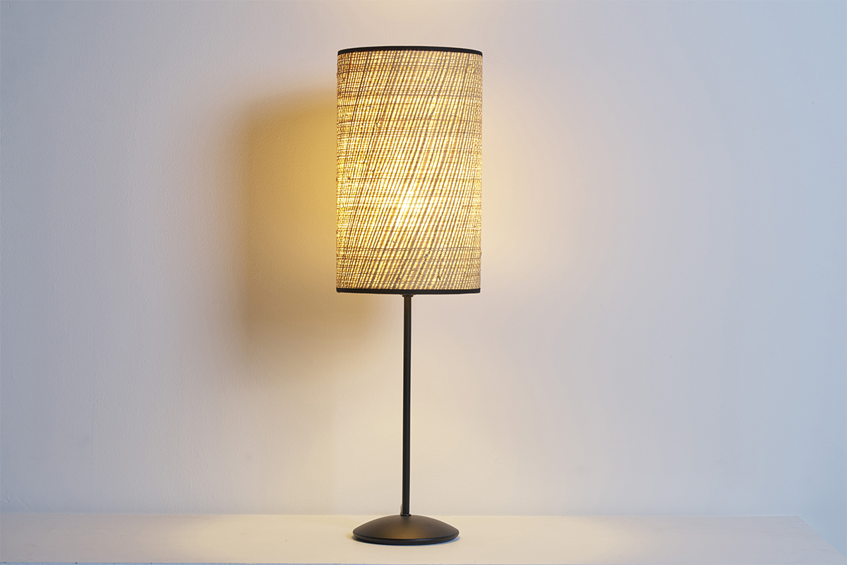 Lampe � poser en rabane et m�tal noir H56.5 cm ALOE