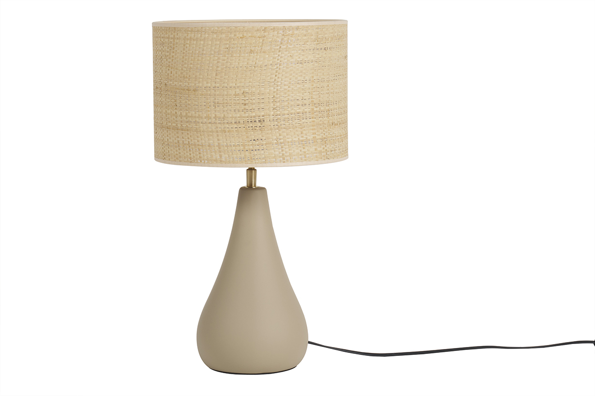 Lampe en c�ramique taupe avec abat-jour en raphia, vue de face.