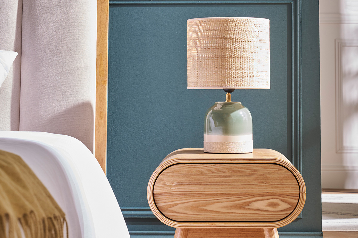 Lampe � poser verte en c�ramique et abat-jour en rabane H35 cm PIEGA