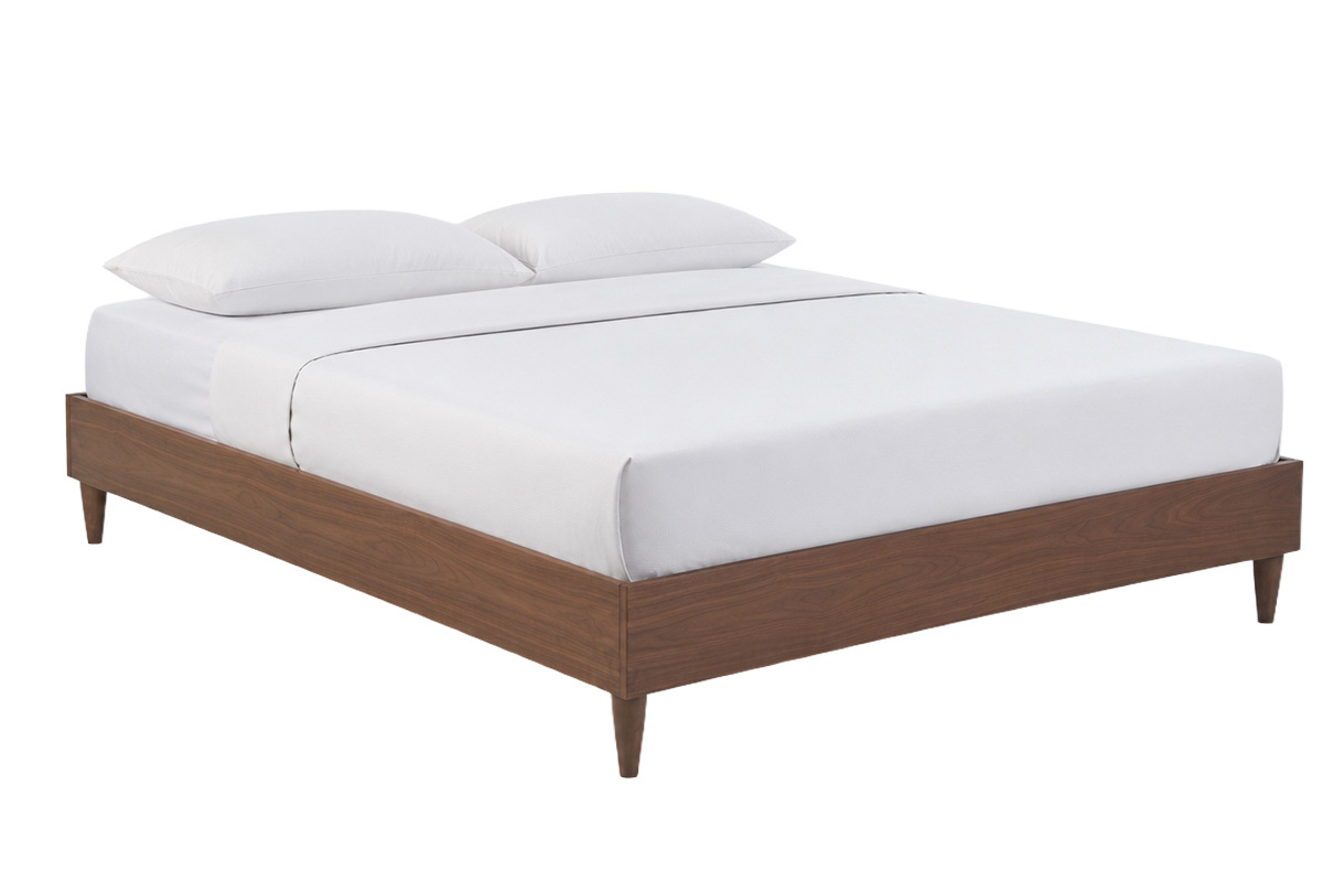 Lit 2 places 160x200 cm en bois fonc� avec matelas blanc, vue de 3/4