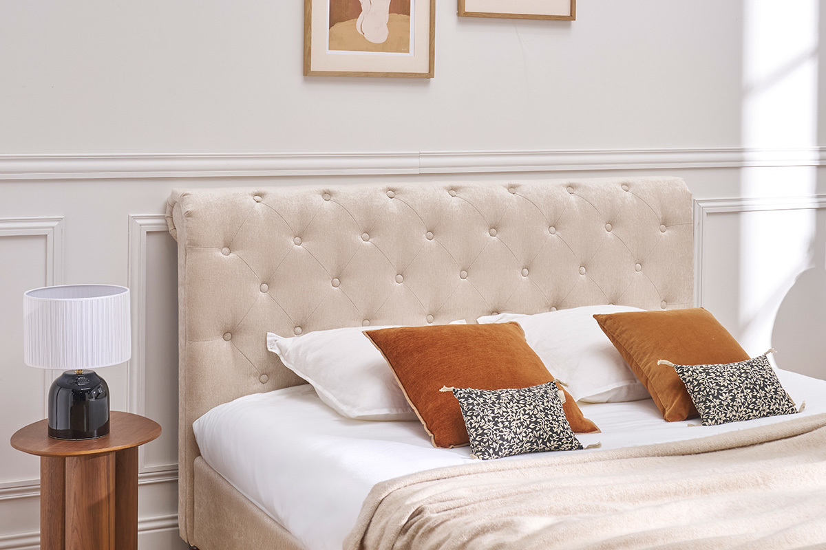 Lit 2 places 160x200 cm en tissu velours beige capitonn� RILEY