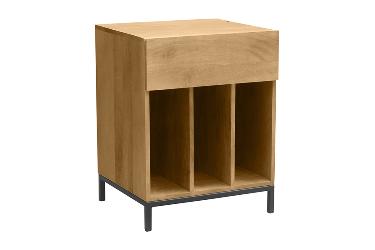 Meuble de rangement vinyles YPSTER en bois massif et m�tal noir, vue de 3/4