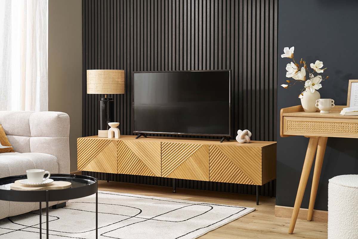 Meuble TV design en bois clair ch�ne massif grav� et m�tal noir 4 portes L180 cm ARCHIPEL