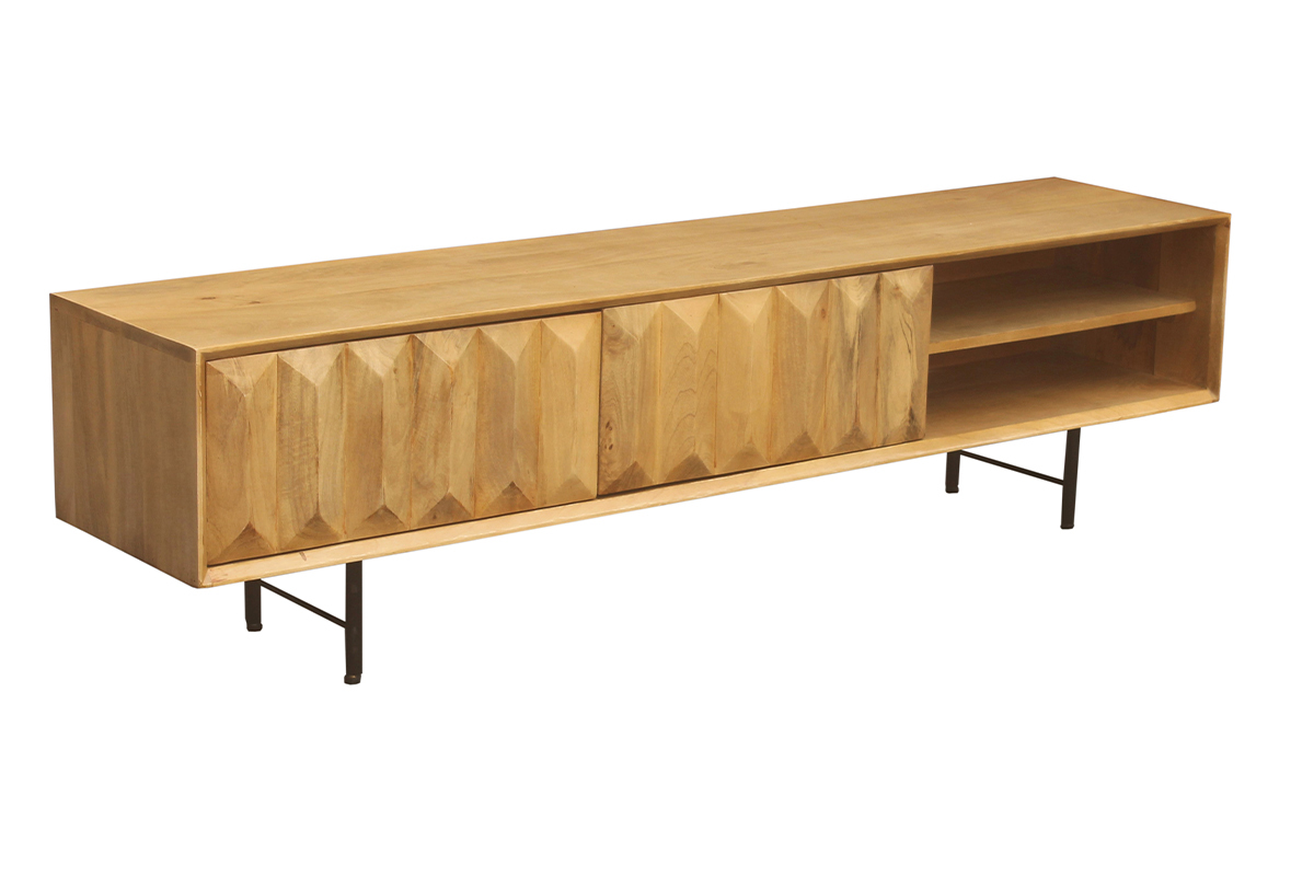 Meuble TV en bois clair manguier avec relief et pi�tement noir, vue de 3/4.