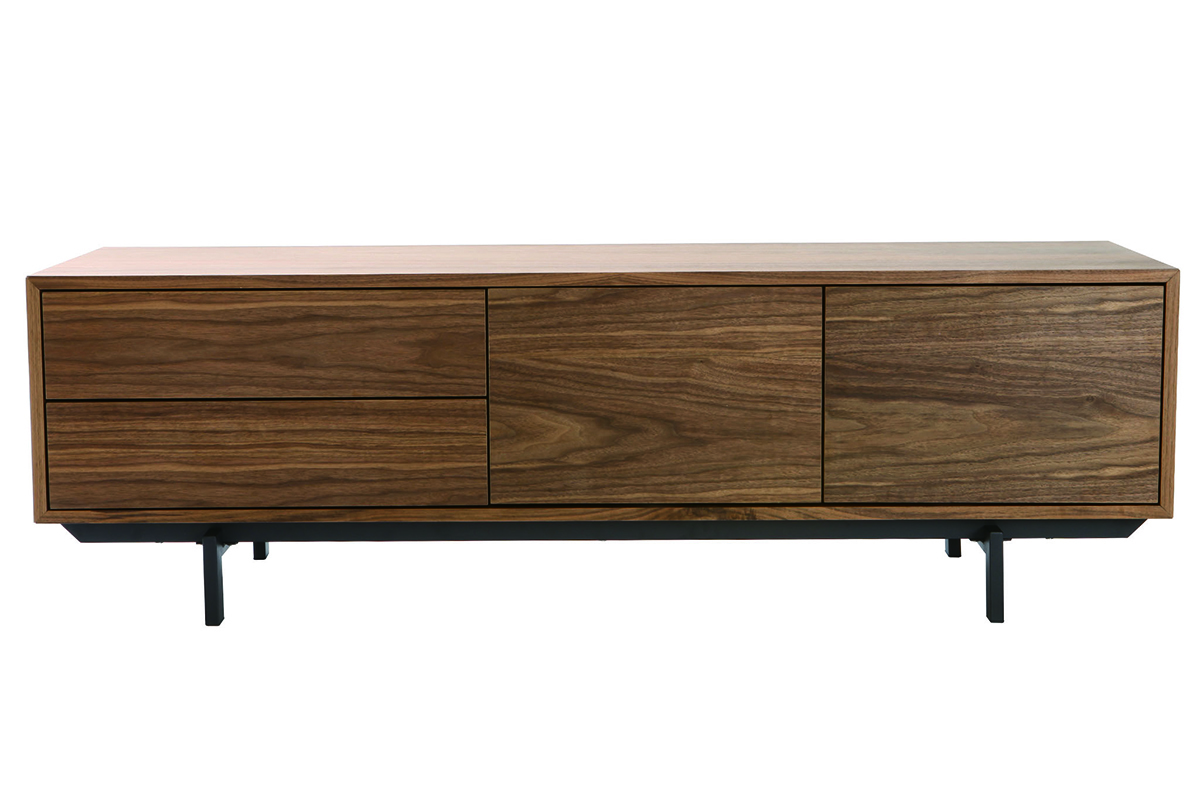 Meuble TV en bois fonc� avec pieds en m�tal noir et rangements ferm�s, vue de face.