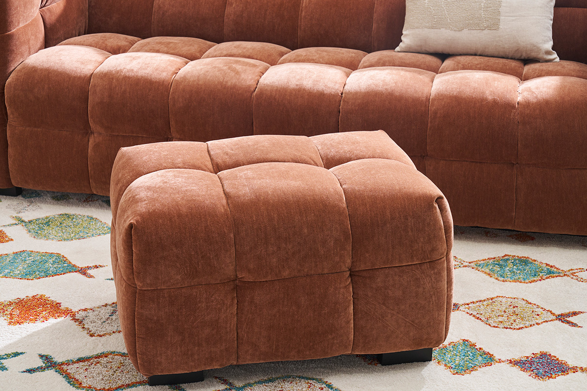 Pouf repose-pieds design en tissu effet velours terre br�l�e CORTO