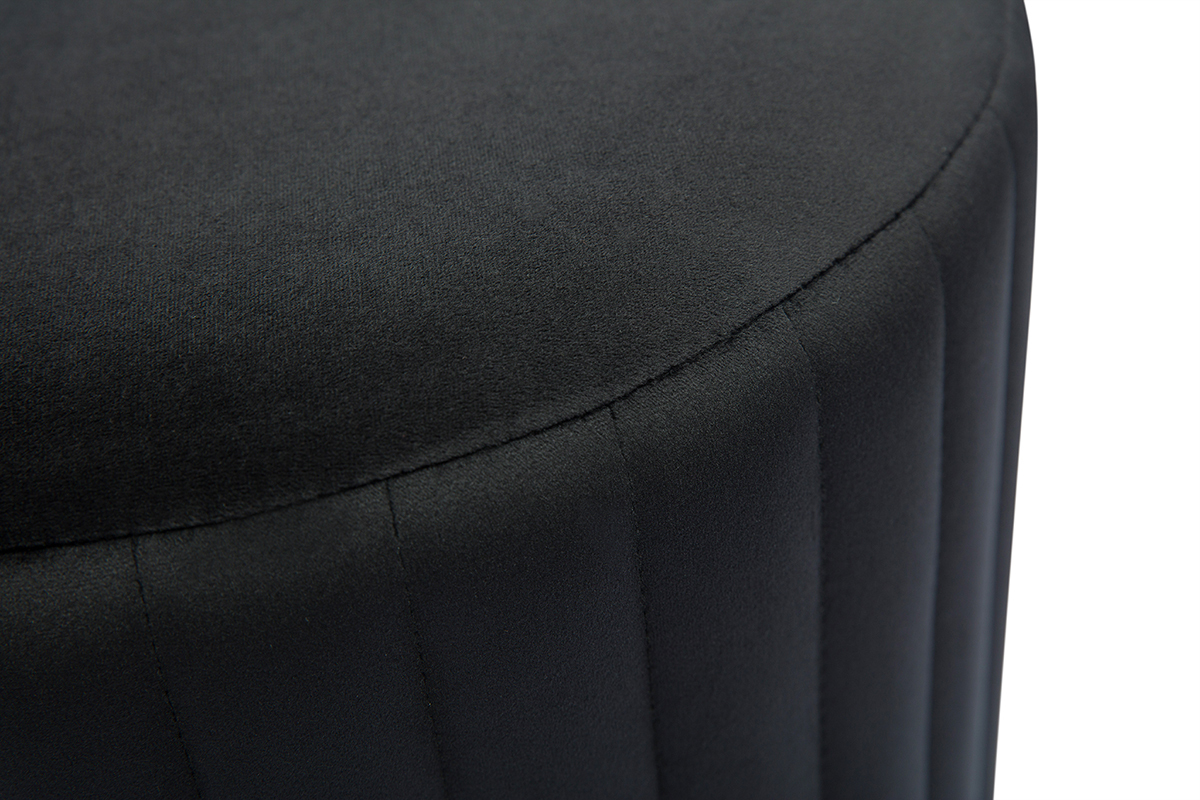D�tail du rev�tement en velours noir du pouf rond DONA.