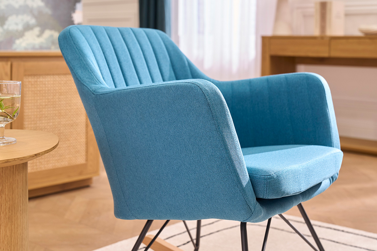 Rocking chair scandinave en tissu bleu canard, m�tal noir et bois clair ALEYNA