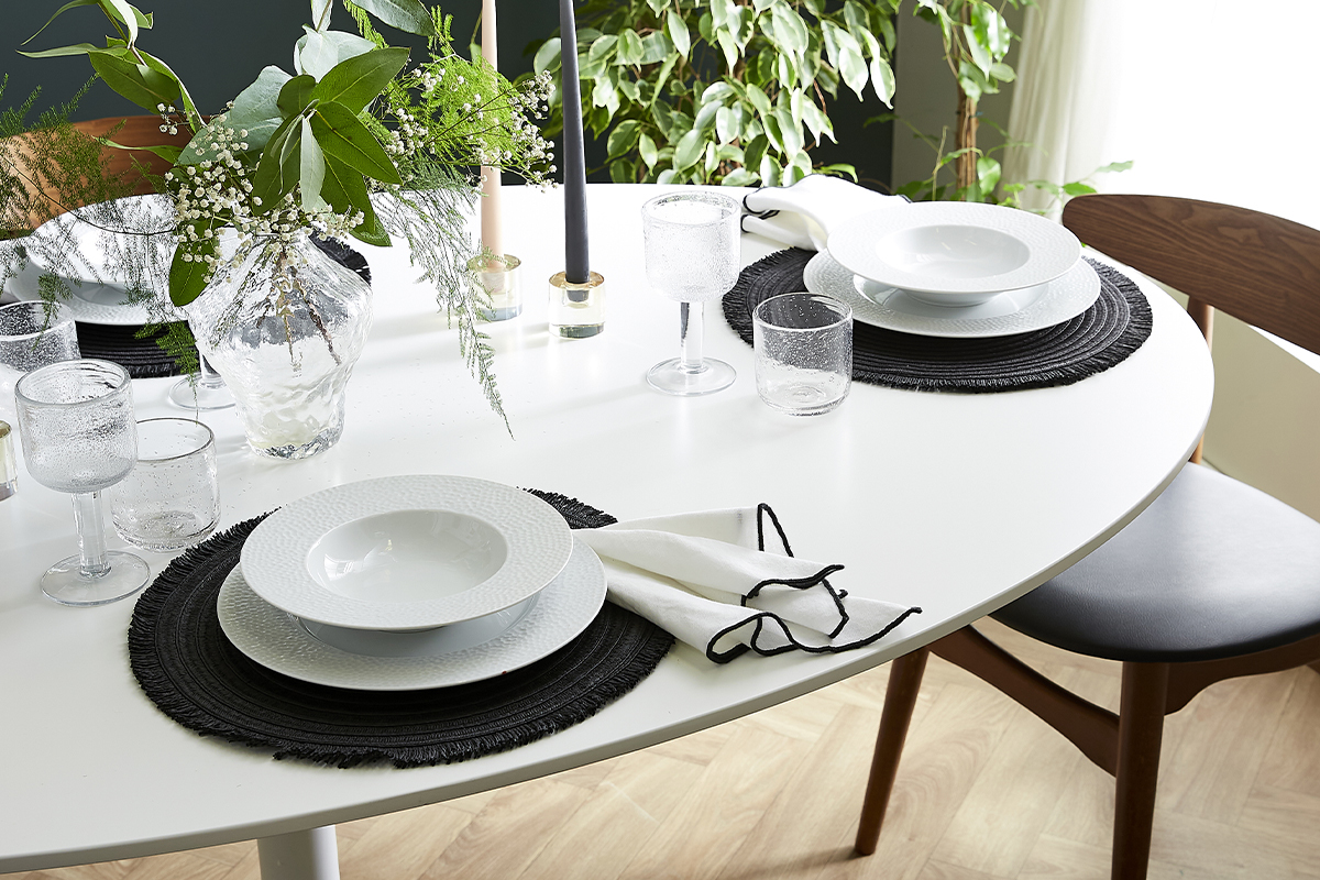 Table � manger design blanche ovale L170 cm HALIA