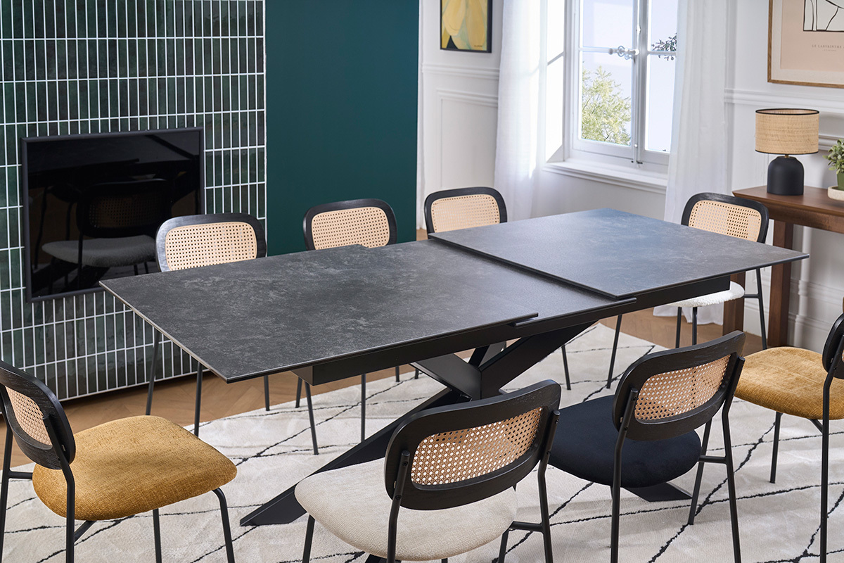 Table � manger extensible en c�ramique noire et m�tal L168-210 cm MELZA