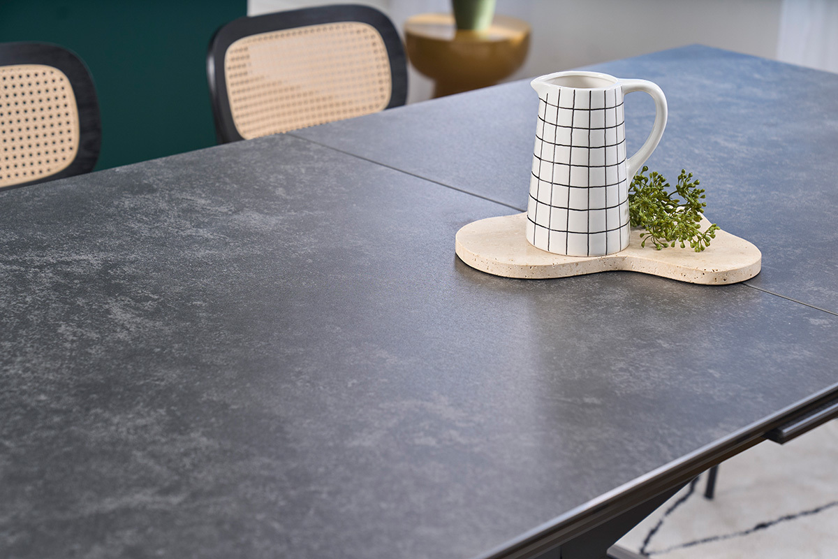 Table � manger extensible en c�ramique noire et m�tal L168-210 cm MELZA
