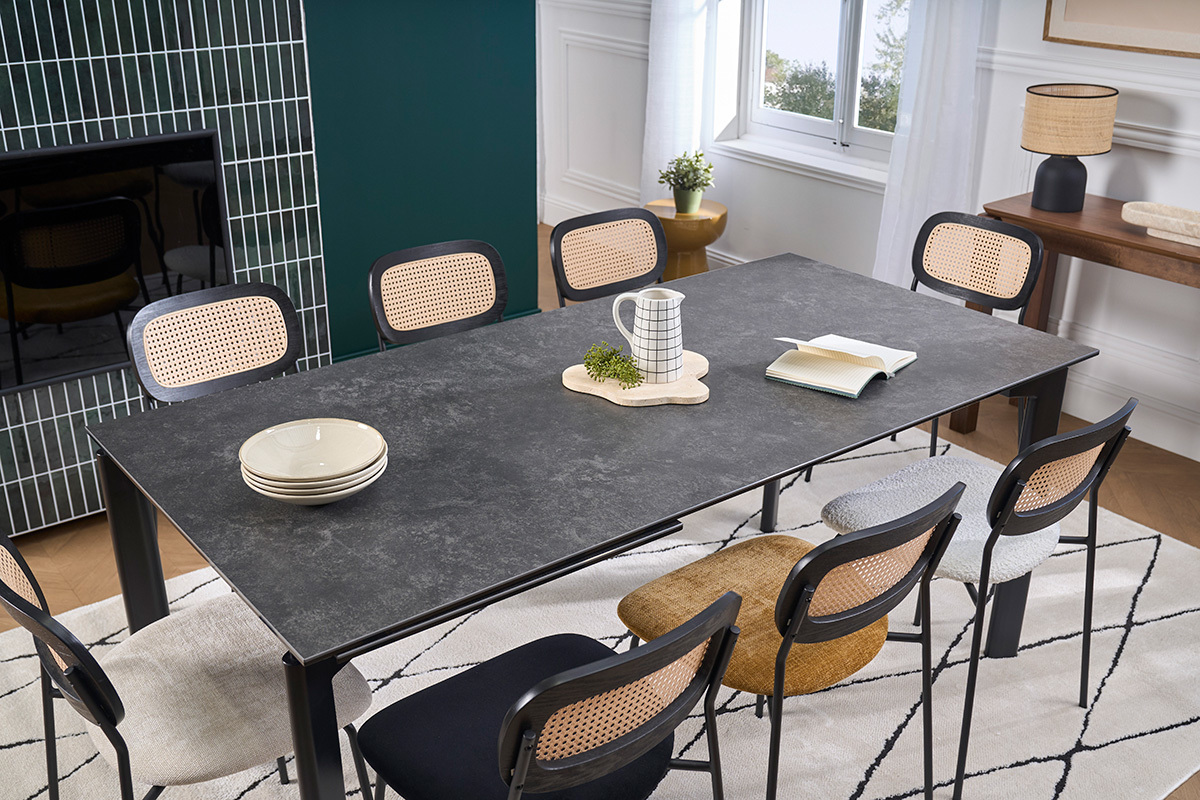 Table � manger extensible en c�ramique noire et m�tal L180-240 cm CARA
