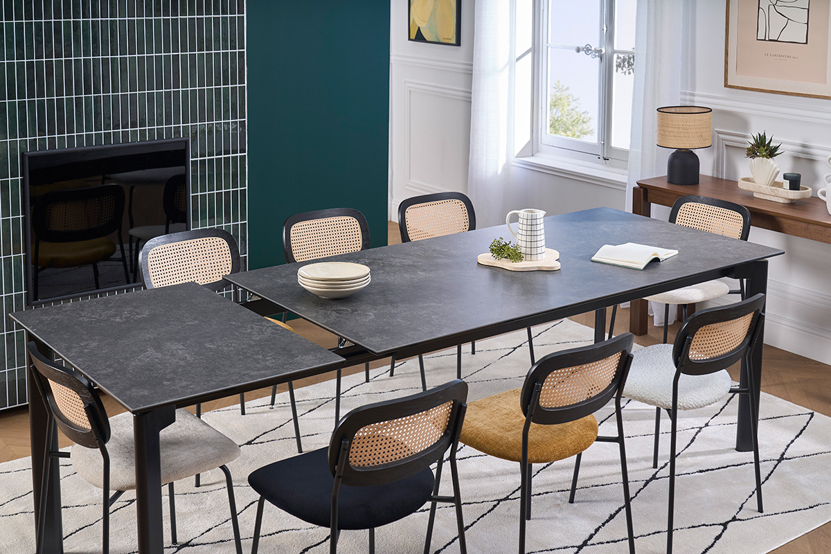 Table � manger extensible en c�ramique noire et m�tal L180-240 cm CARA