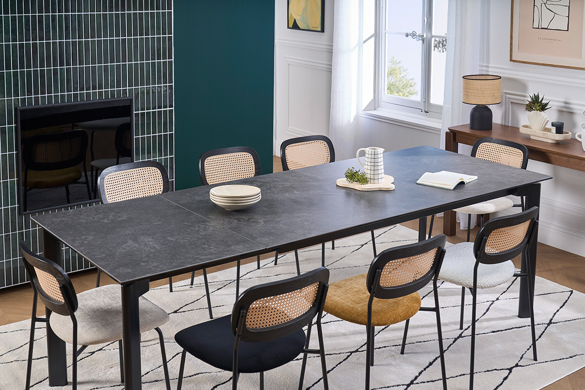 Table � manger extensible en c�ramique noire et m�tal L180-240 cm CARA