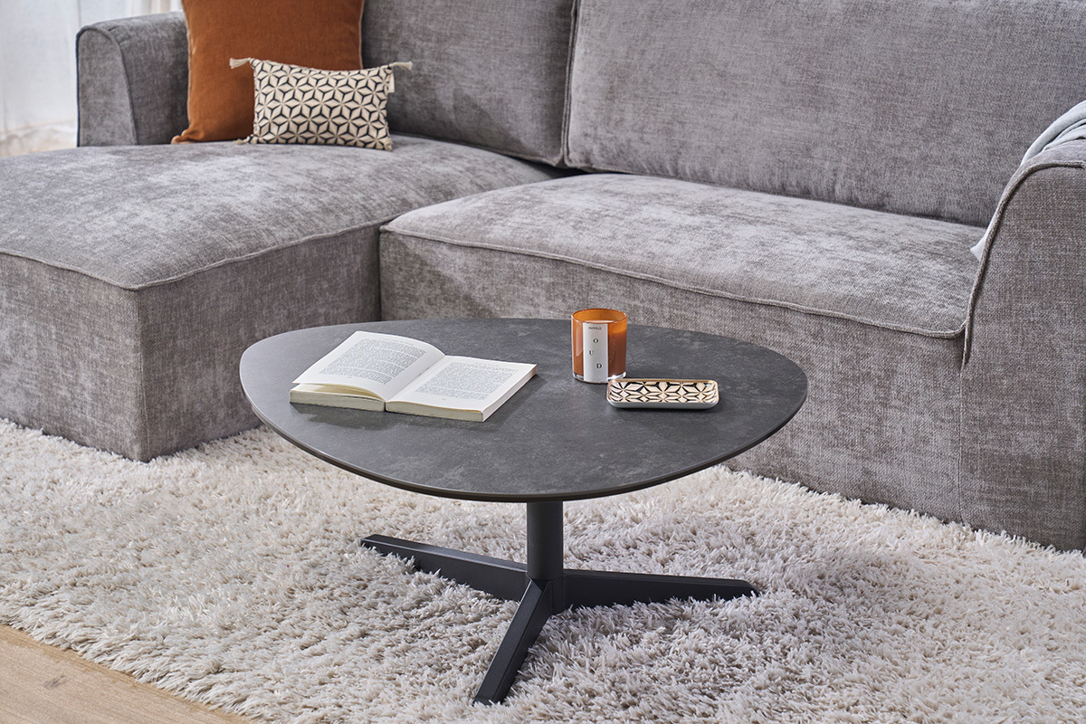 Table basse design en c�ramique noire et m�tal L84 cm LEWA