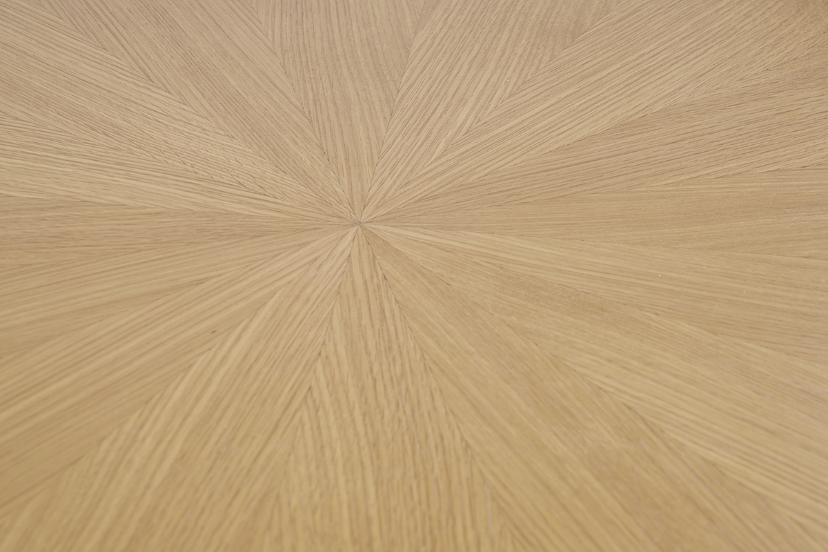 Table basse ovale en bois clair ch�ne, zoom motif �toile.