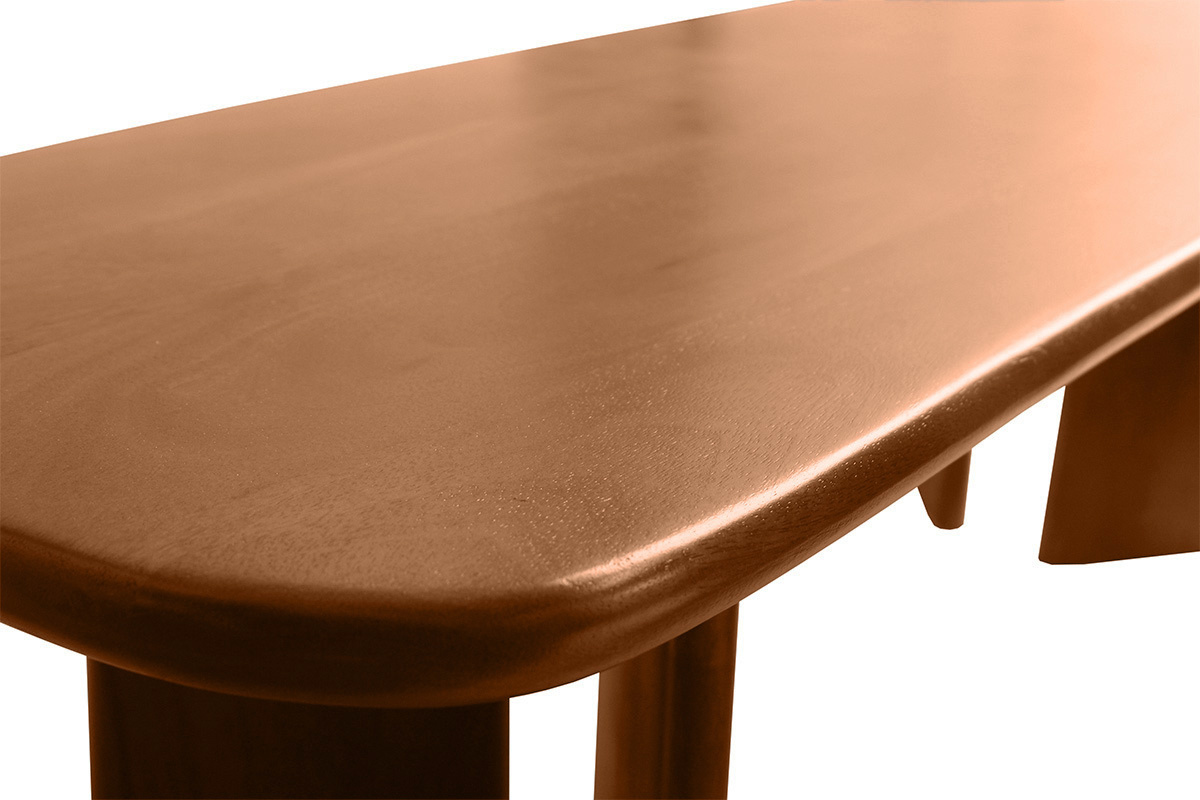 Table basse SOTA en bois de manguier massif, vue rapproch�e du plateau arrondi.