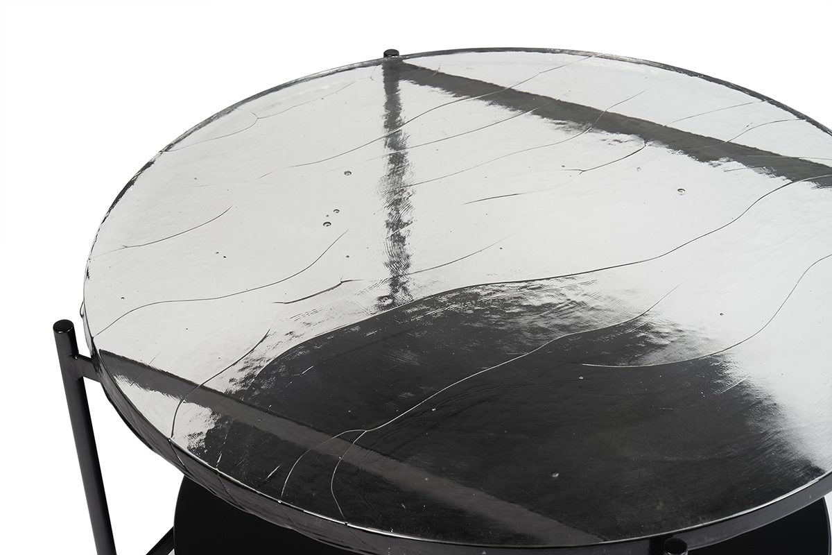 Table basse ronde avec double plateau en verre recycl� et m�tal noir D85 cm WELLE