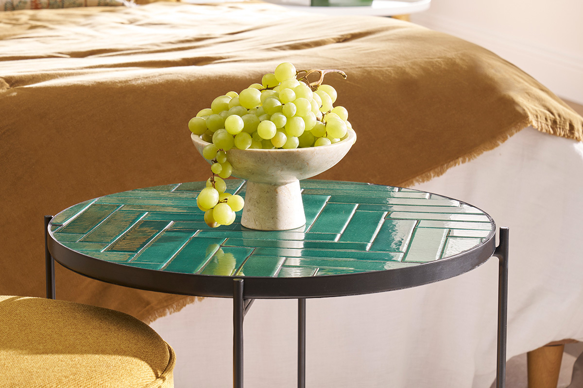 Table basse ronde en c�ramique vert fonc� et m�tal noir D50 cm KOTTA