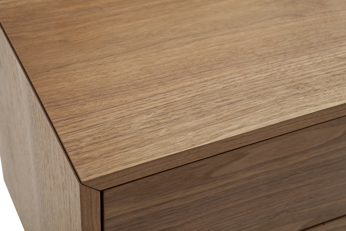 Gros plan sur la surface en bois fonc� de la table de chevet MANNY.