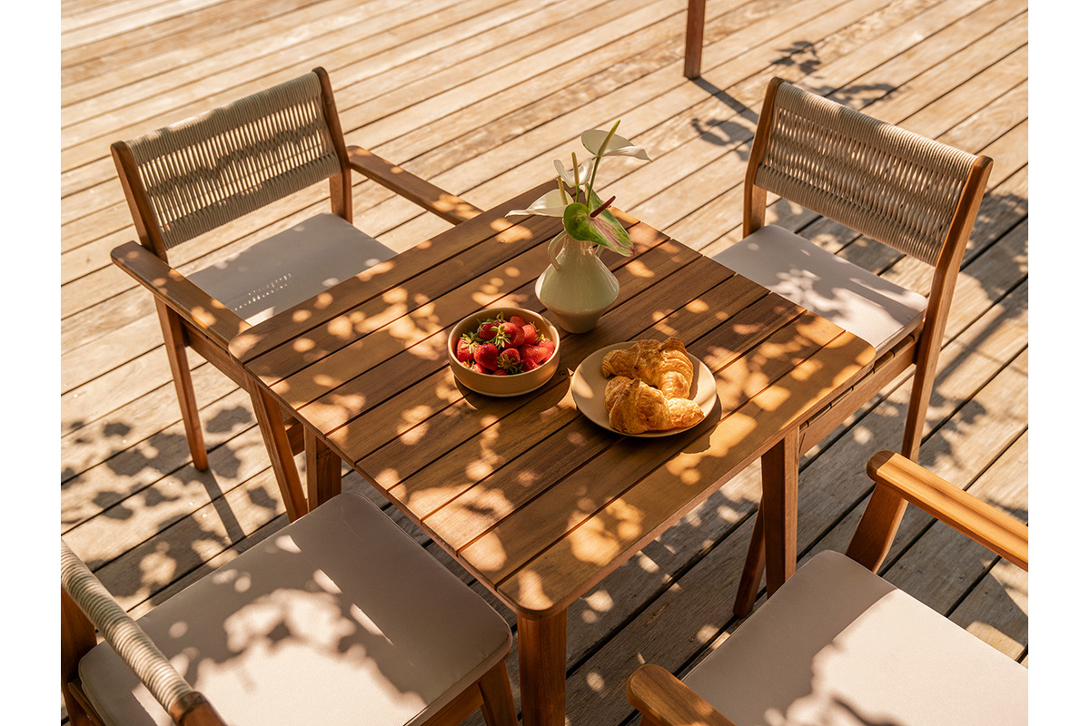 Table de jardin carr�e en bois massif L70 cm ADELIE