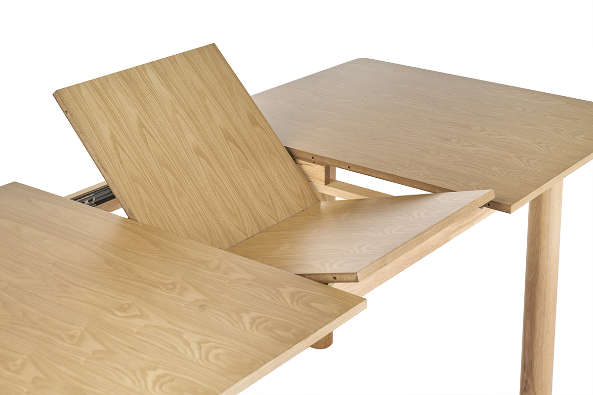 Table � manger extensible rectangulaire en bois clair, vue en d�tail avec rallonge int�gr�e.