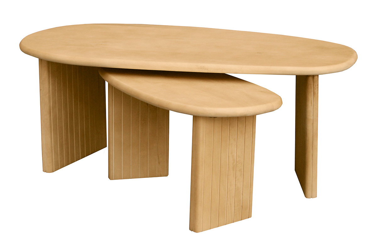 Tables basses gigognes en bois de manguier massif, vue de face, design organique et pieds avec rainures